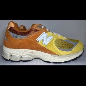 New Balance Men's Yellow and Brown Sneakers